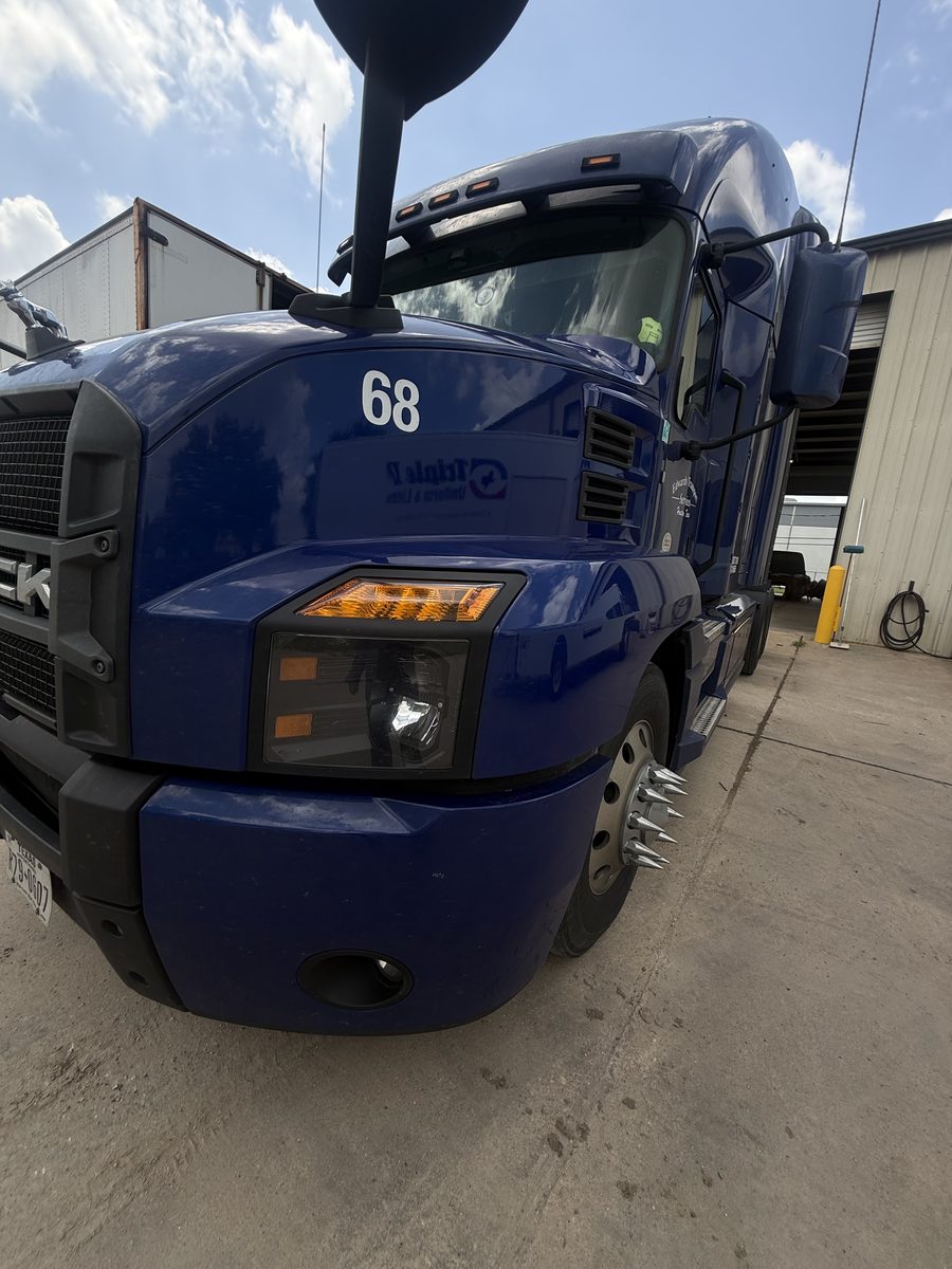 Blue Mack tractor Unit 68, Edwards Transport Services Houston